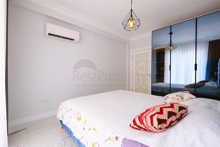 Möblierte geräumige Wohnung in einem Komplex mit Meer- und Bergblick