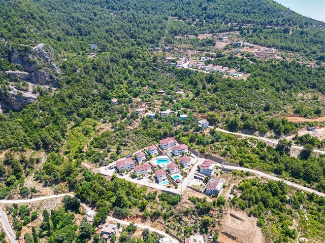 Möblierte geräumige Wohnung in einem Komplex mit Meer- und Bergblick