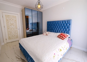 Möblierte geräumige Wohnung in einem Komplex mit Meer- und Bergblick