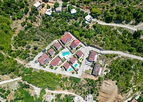 Möblierte geräumige Wohnung in einem Komplex mit Meer- und Bergblick