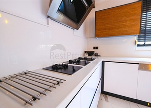 Möblierte geräumige Wohnung in einem Komplex mit Meer- und Bergblick