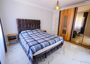 Möblierte geräumige Wohnung in einem Komplex mit Meer- und Bergblick