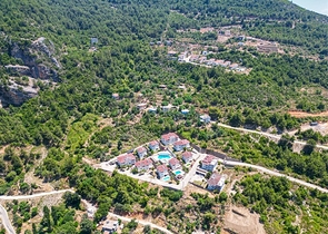 Möblierte geräumige Wohnung in einem Komplex mit Meer- und Bergblick
