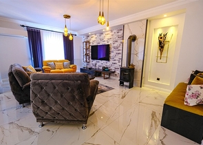 Möblierte geräumige Wohnung in einem Komplex mit Meer- und Bergblick