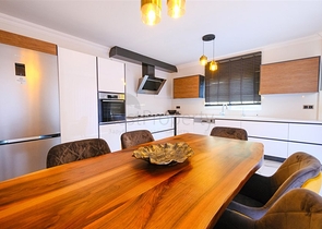 Möblierte geräumige Wohnung in einem Komplex mit Meer- und Bergblick