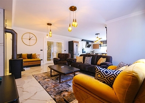 Möblierte geräumige Wohnung in einem Komplex mit Meer- und Bergblick