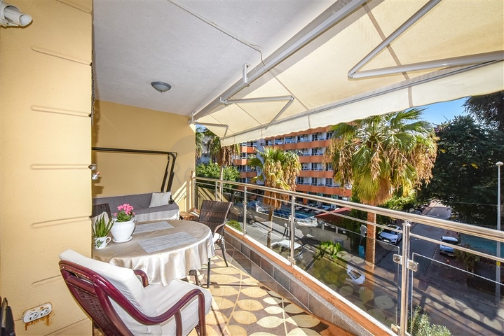 Wohnung 3+1 in einem Komplex in der ersten Zeile