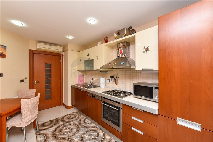 Wohnung 3+1 in einem Komplex in der ersten Zeile