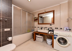 Wohnung 3+1 in einem Komplex in der ersten Zeile