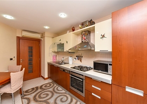 Wohnung 3+1 in einem Komplex in der ersten Zeile