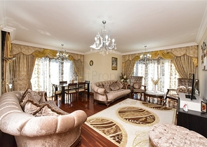 Wohnung 3+1 in einem Komplex in der ersten Zeile