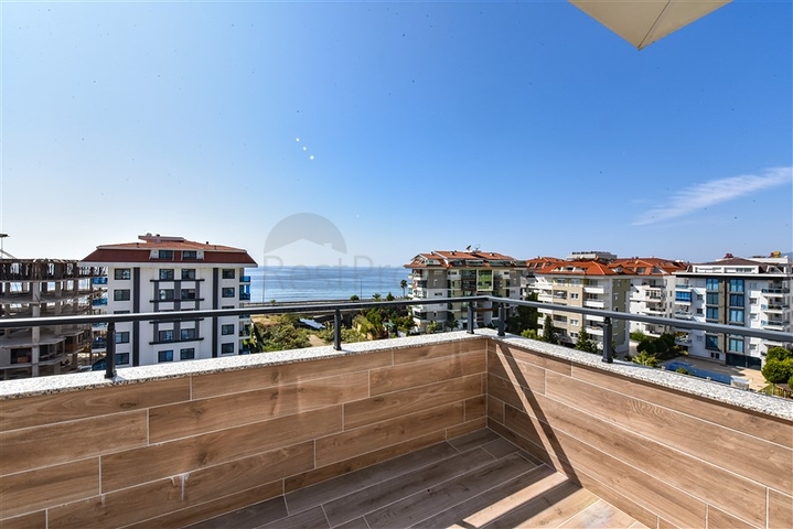 3+1 Penthouse mit separater Küche am Strand in Kestel