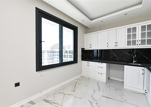 3+1 Penthouse mit separater Küche am Strand in Kestel