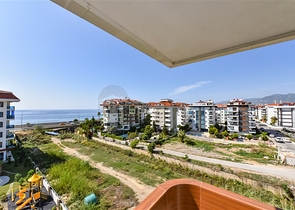 3+1 Penthouse mit separater Küche am Strand in Kestel