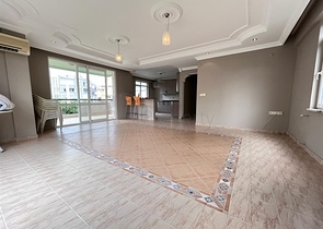 Dreizimmerwohnung 10 Minuten vom Kleopatra Strand entfernt