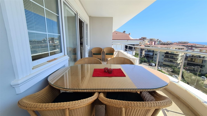 4+1 Penthouse mit Meerblick im Herzen von Alanya