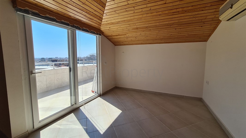 4+1 Penthouse mit Meerblick im Herzen von Alanya