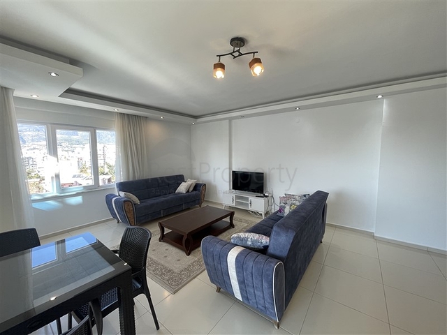 Geräumige Dreizimmerwohnung mit großem Balkon und Meerblick