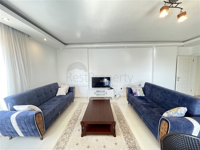 Geräumige Dreizimmerwohnung mit großem Balkon und Meerblick