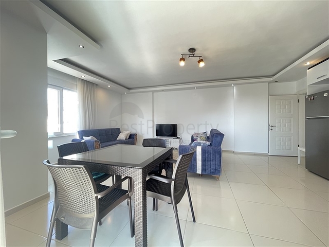 Geräumige Dreizimmerwohnung mit großem Balkon und Meerblick