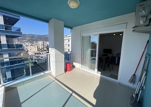 Geräumige Dreizimmerwohnung mit großem Balkon und Meerblick