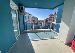 Geräumige Dreizimmerwohnung mit großem Balkon und Meerblick