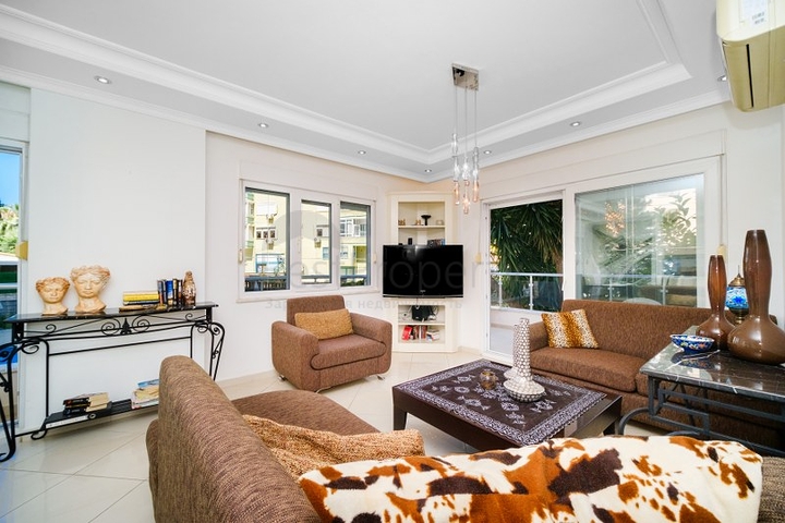 Geräumige 3+1 Wohnung im Herzen von Alanya