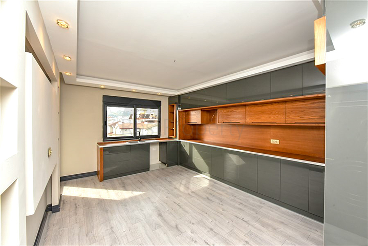 3+1 Wohnung mit separater Küche im Zentrum von Alanya