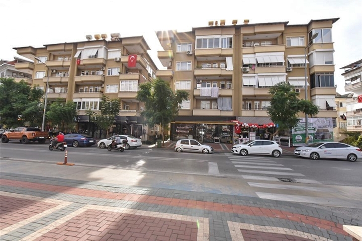 Große 3+1 Wohnung im Zentrum von Alanya 