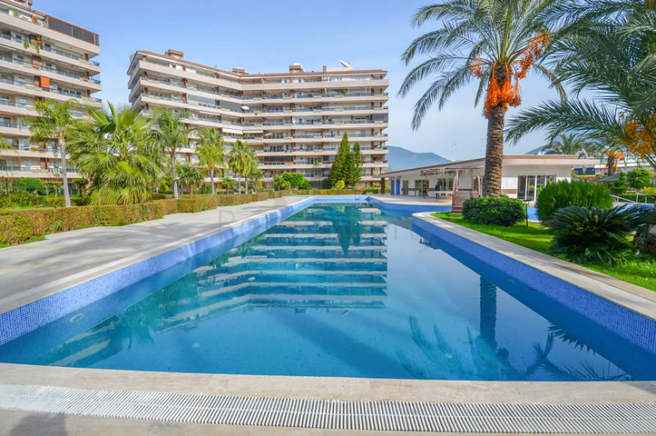 Wohnung mit 2+1 Grundriss in einem Komplex mit Familienkonzept im Stadtteil Tosmur.