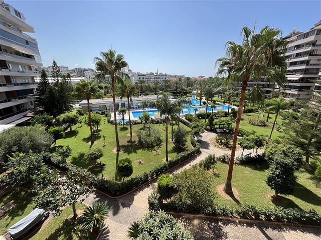 Wohnung mit 2+1 Grundriss in einem Komplex mit Familienkonzept im Stadtteil Tosmur.