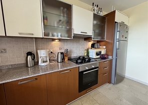 Wohnung mit 2+1 Grundriss in einem Komplex mit Familienkonzept im Stadtteil Tosmur.