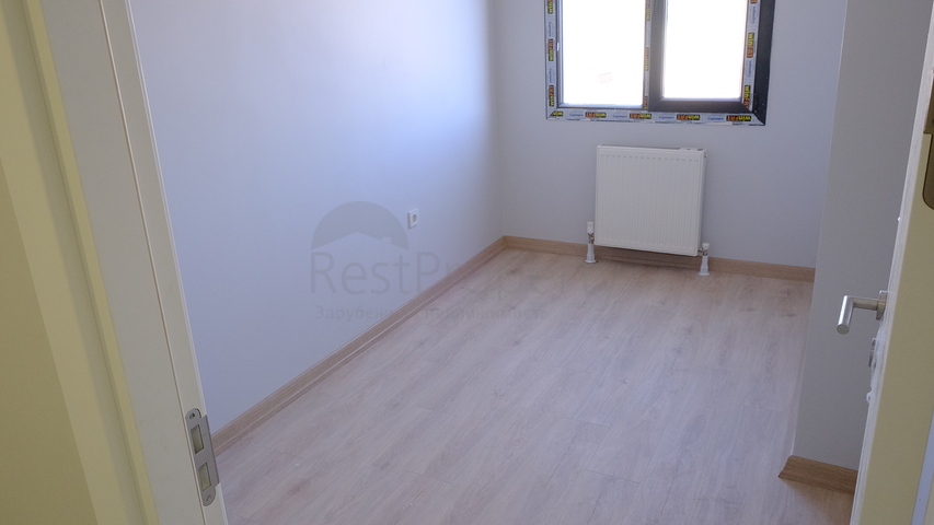 2+1 Wohnung in einem neuen LCD, 2 Minuten von der U-Bahn entfernt.