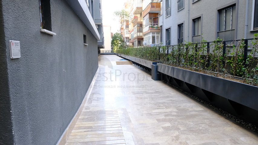 2+1 Wohnung in einem neuen LCD, 2 Minuten von der U-Bahn entfernt.