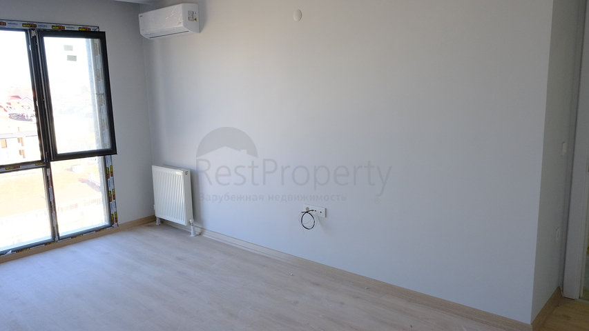 2+1 Wohnung in einem neuen LCD, 2 Minuten von der U-Bahn entfernt.