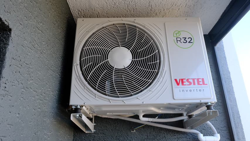 2+1 Wohnung in einem neuen LCD, 2 Minuten von der U-Bahn entfernt.