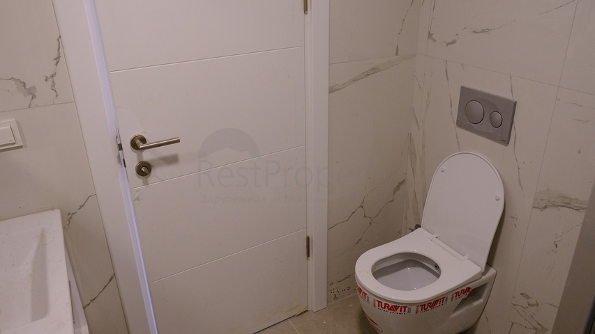 2+1 Wohnung in einem neuen LCD, 2 Minuten von der U-Bahn entfernt.