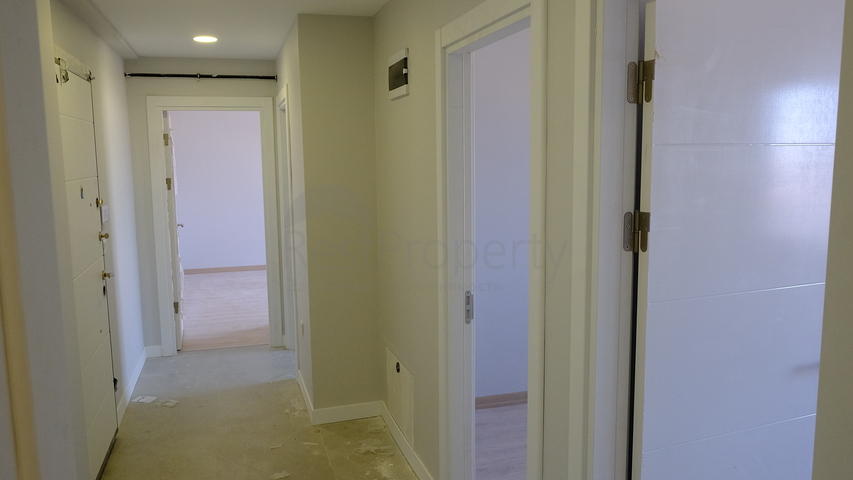 2+1 Wohnung in einem neuen LCD, 2 Minuten von der U-Bahn entfernt.