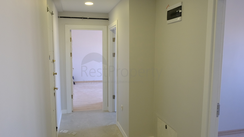 2+1 Wohnung in einem neuen LCD, 2 Minuten von der U-Bahn entfernt.