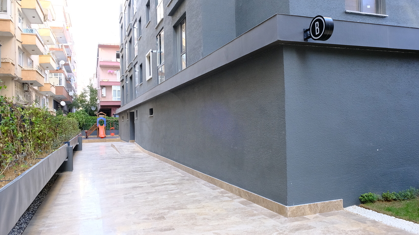 2+1 Wohnung in einem neuen LCD, 2 Minuten von der U-Bahn entfernt.