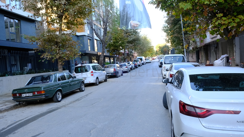 2+1 Wohnung in einem neuen LCD, 2 Minuten von der U-Bahn entfernt.