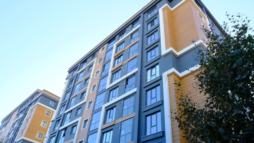 2+1 Wohnung in einem neuen LCD, 2 Minuten von der U-Bahn entfernt.