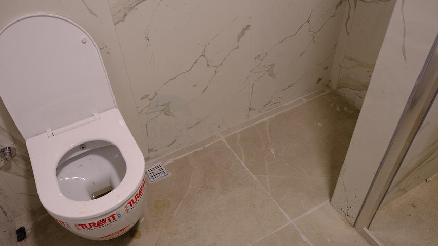 2+1 Wohnung in einem neuen LCD, 2 Minuten von der U-Bahn entfernt.