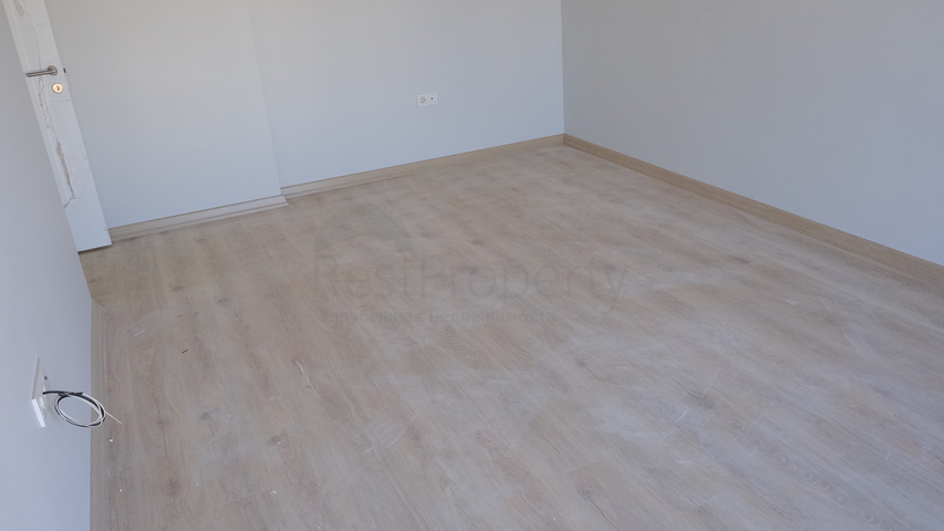 2+1 Wohnung in einem neuen LCD, 2 Minuten von der U-Bahn entfernt.