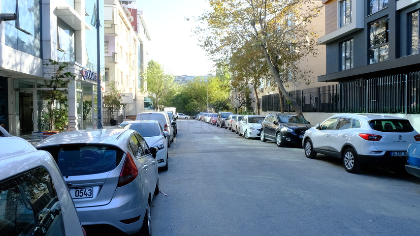 2+1 Wohnung in einem neuen LCD, 2 Minuten von der U-Bahn entfernt.