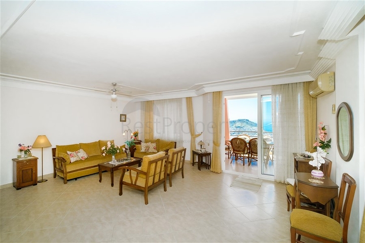 2+1 Penthouse mit Meerblick