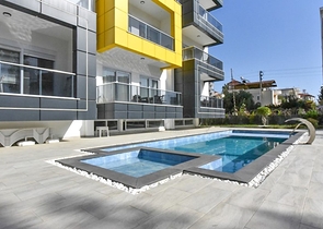 1+1 Wohnung in einem gemütlichen Komplex im Stadtteil Avsallar