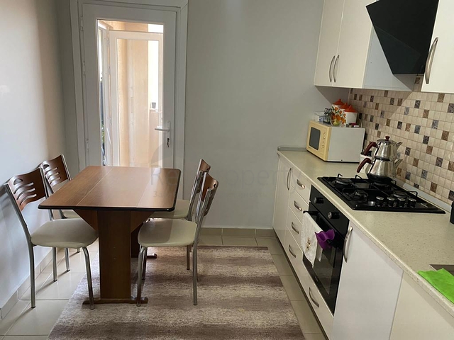 Wohnung zum Verkauf im Finanzzentrum von Ataşehir 2+1