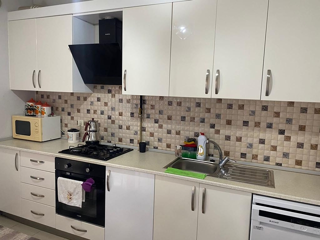 Wohnung zum Verkauf im Finanzzentrum von Ataşehir 2+1