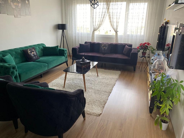 Wohnung zum Verkauf im Finanzzentrum von Ataşehir 2+1